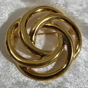 Vintage Monet signed love knot 2" diameter smooth 1.1889